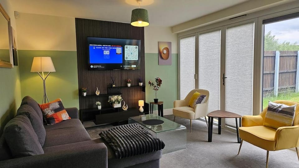 Modern Home with Garden, Corby House in Corby