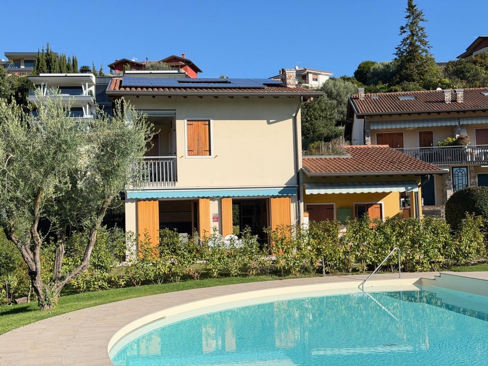 Property building, Balcony/Terrace, Pool view