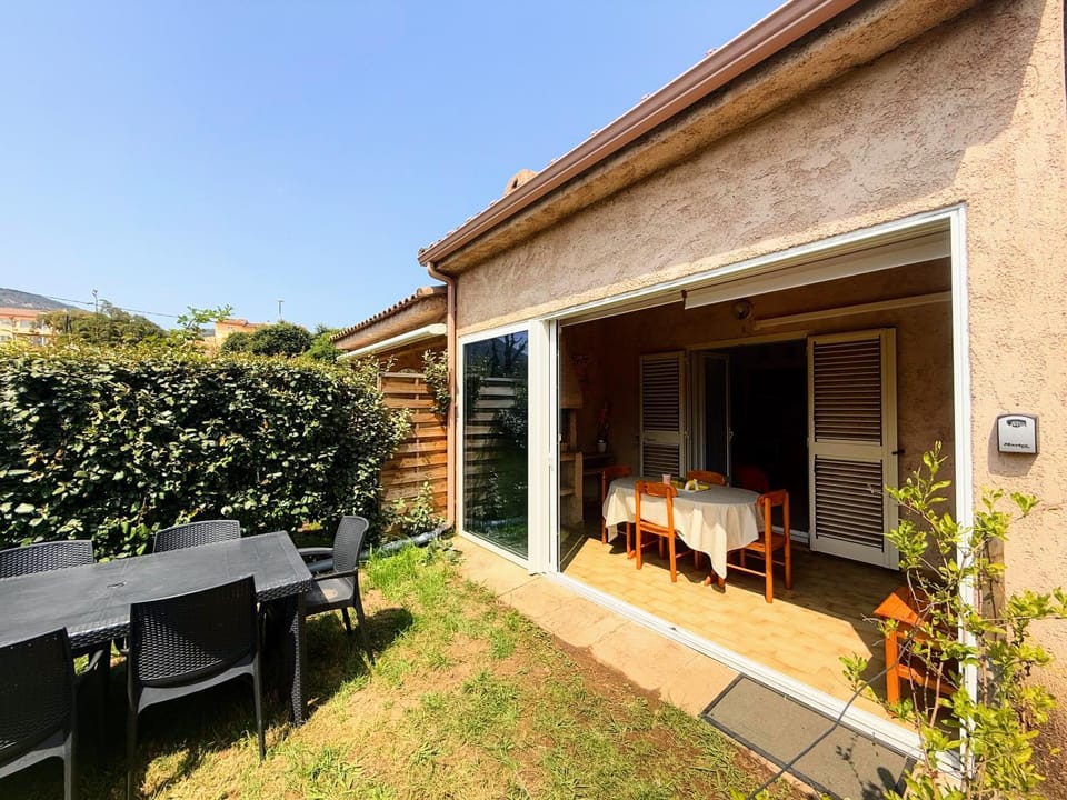 Patio, Garden, Dining area, Garden view