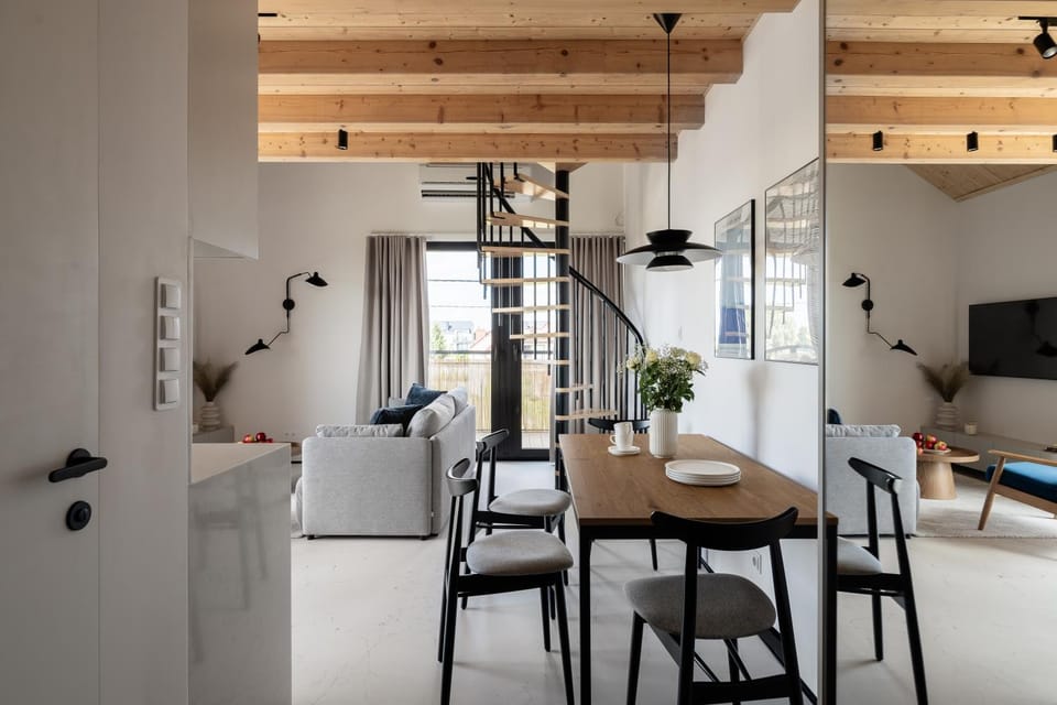 TV and multimedia, Kitchen or kitchenette, Living room, Seating area, Dining area