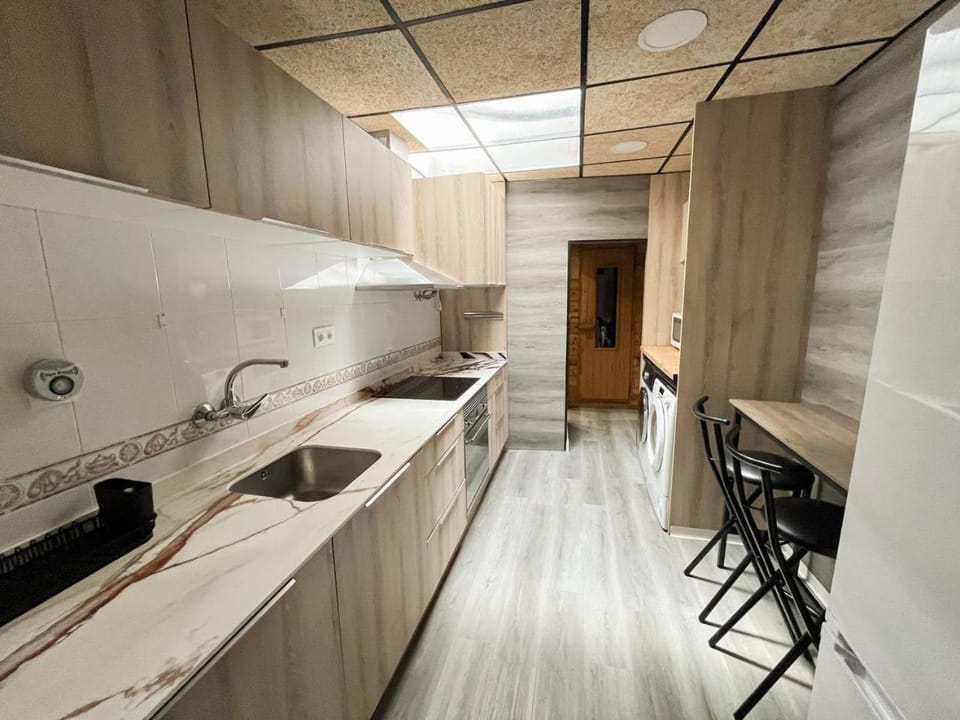 Kitchen or kitchenette, Dining area, stove
