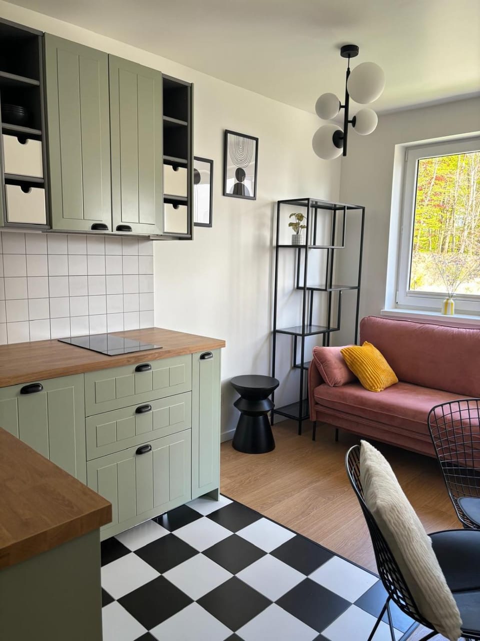 Kitchen or kitchenette, Living room, Seating area, Dining area