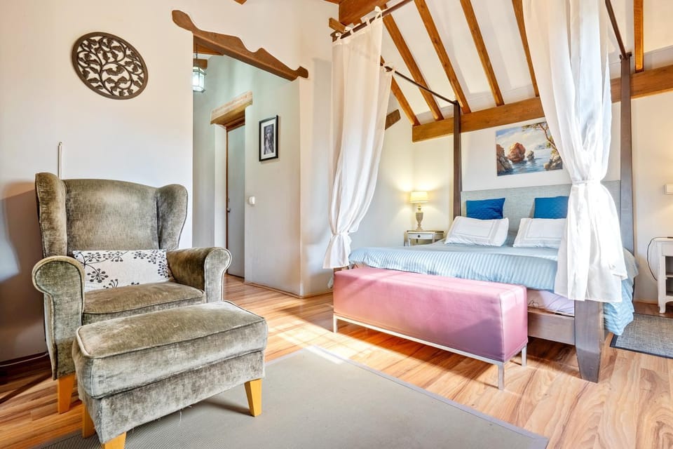 Living room, Bedroom