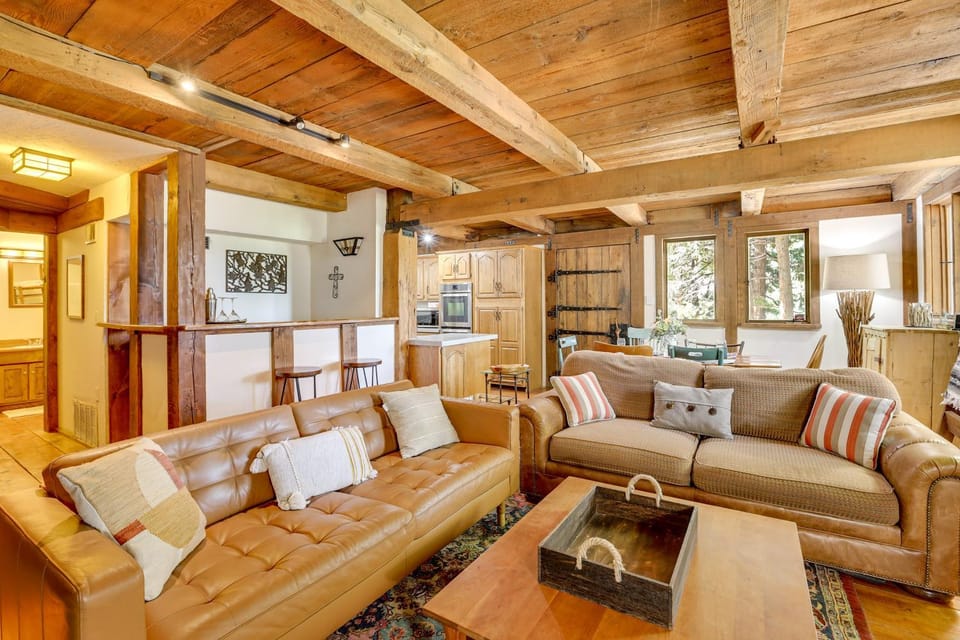 Walk to Lake Gregory Family Retreat with Patio! House in Crestline