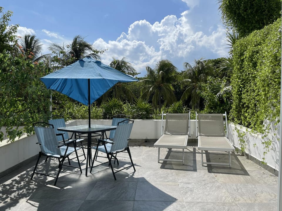 Patio, Spring, Day, Natural landscape, Garden, View (from property/room), Balcony/Terrace, Dining area, Garden view, Pool view, Swimming pool, sunbed