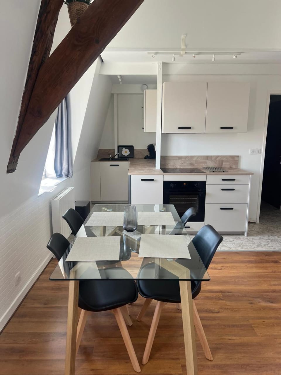 Kitchen or kitchenette, Dining area, oven, stove, toaster