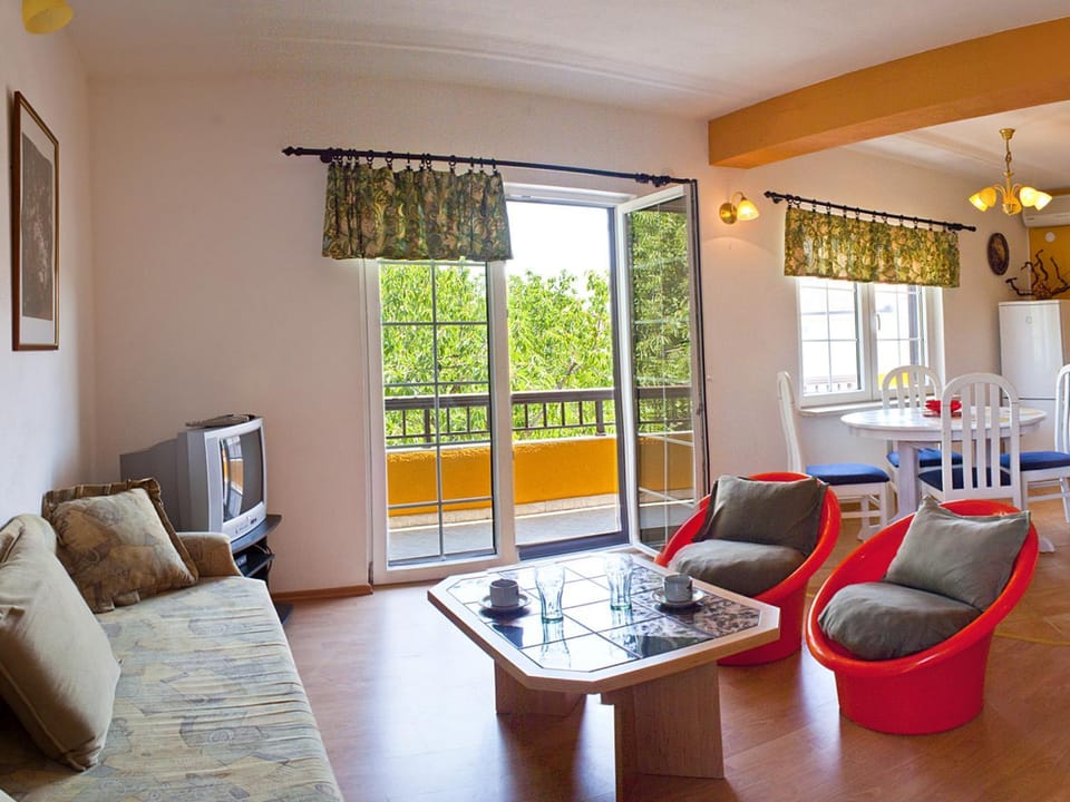 Day, Living room