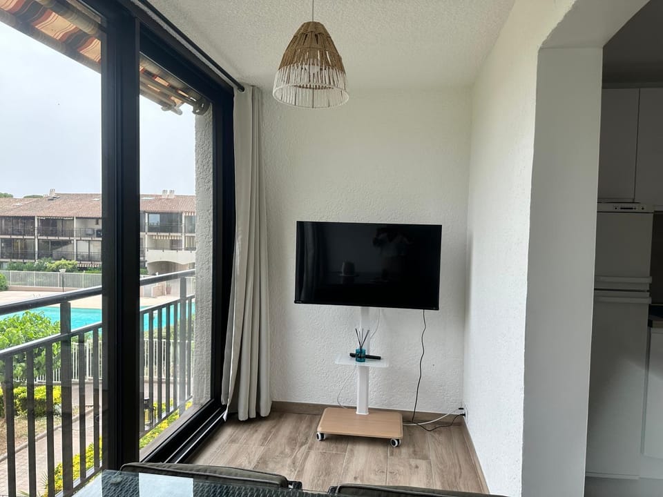 Appartement dans résidence privée avec piscine proche mer Apartment in La Seyne-sur-Mer