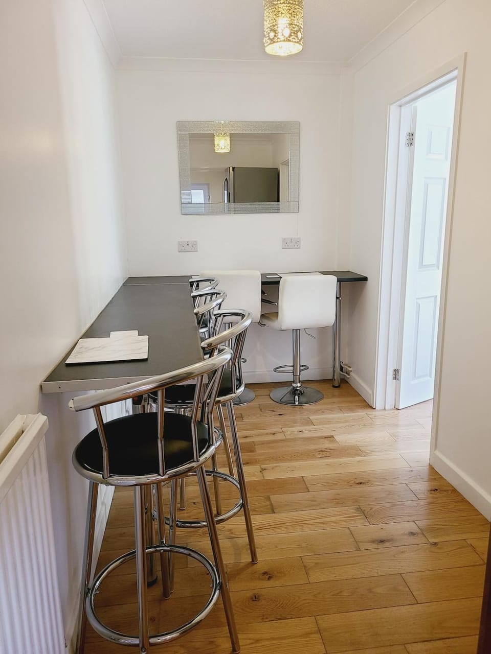 Rusper Retreat - Gatwick House in Crawley