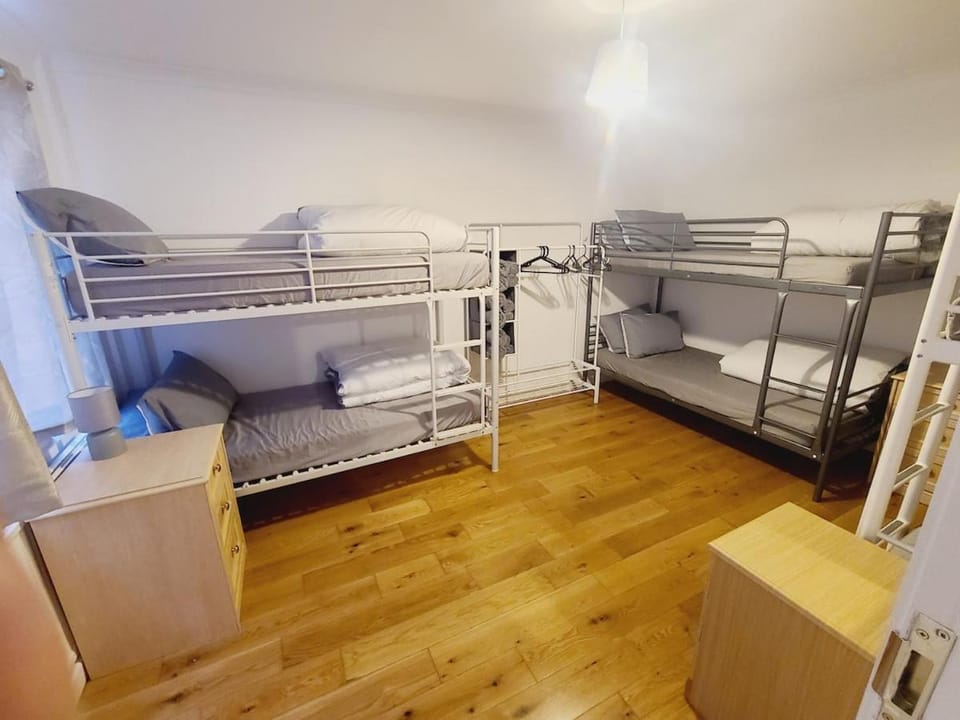 Rusper Retreat - Gatwick House in Crawley