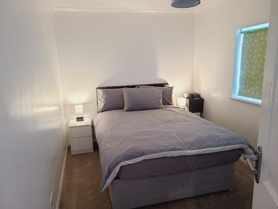 Rusper Retreat - Gatwick House in Crawley