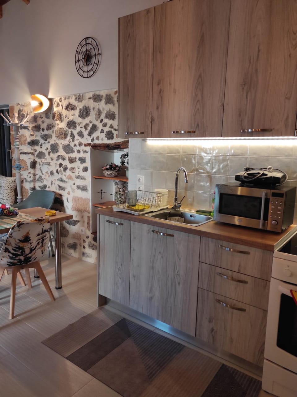 microwave, oven, stove, toaster, kitchen
