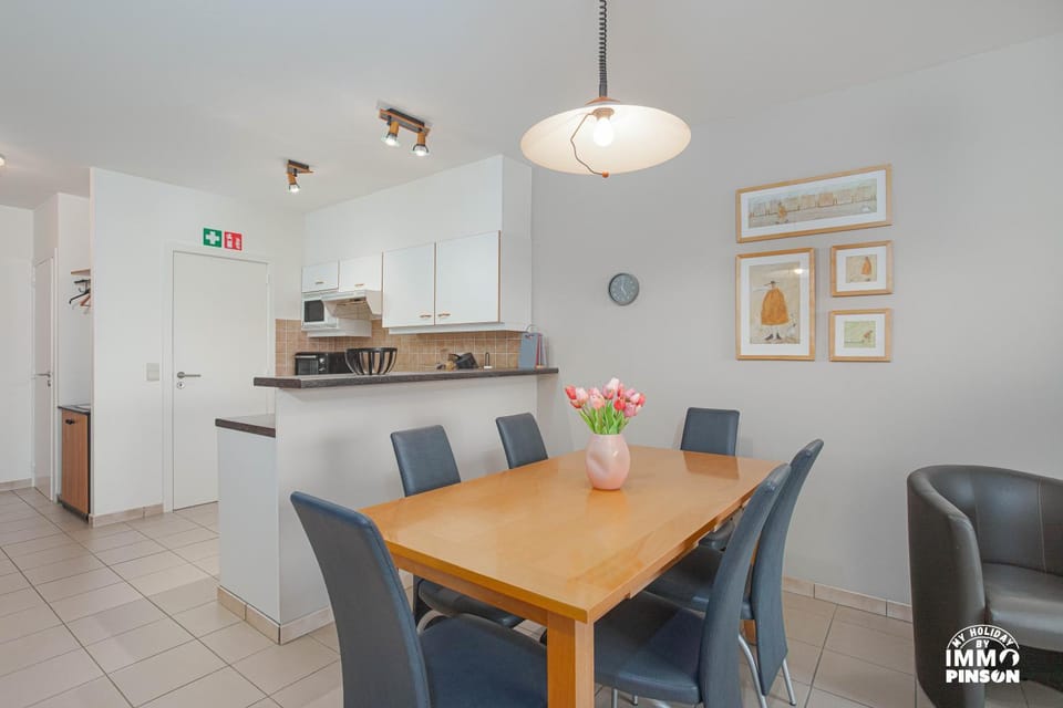 Dining area, kitchen