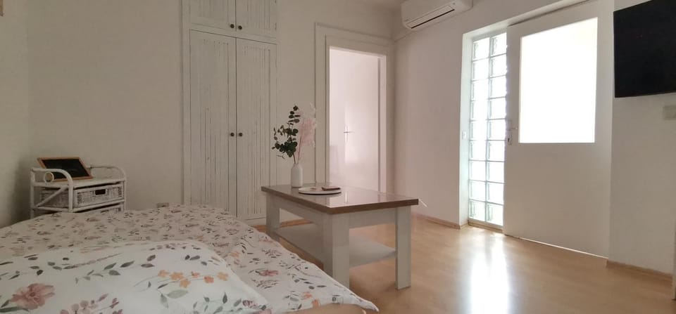 Living room, air conditioner