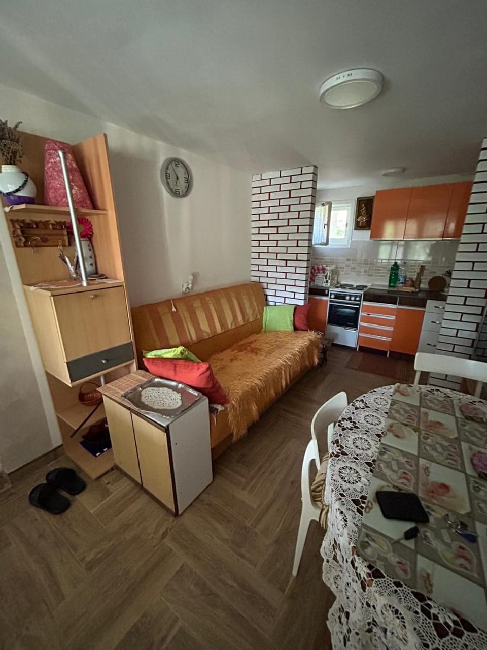 Dining area, kitchen