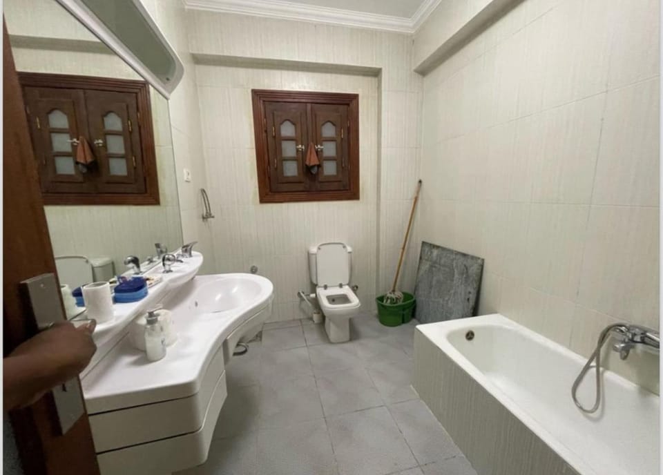 Spacious apartment, main street Apartment in New Cairo City