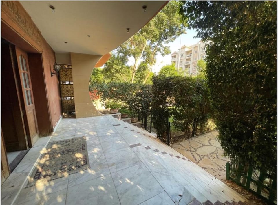 Spacious apartment, main street Apartment in New Cairo City