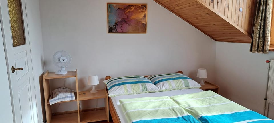 Bed, Photo of the whole room