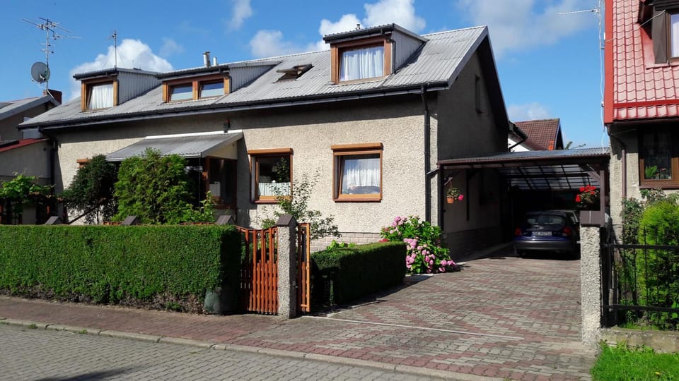 Property building, Neighbourhood