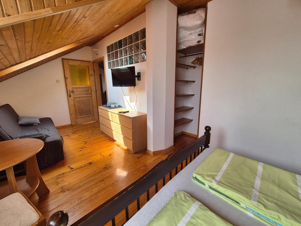 TV and multimedia, Photo of the whole room, Seating area