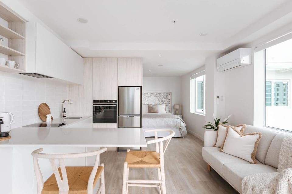High Rise Luxury Studio Views & Pool Apartment in Bay Of Plenty