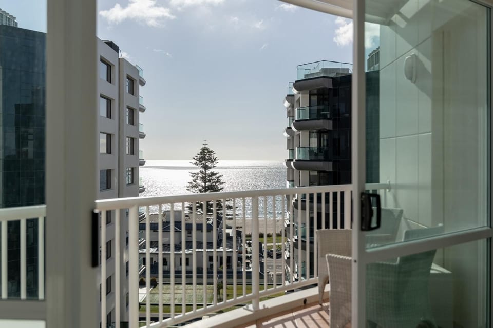 High Rise Luxury Studio Views & Pool Apartment in Bay Of Plenty