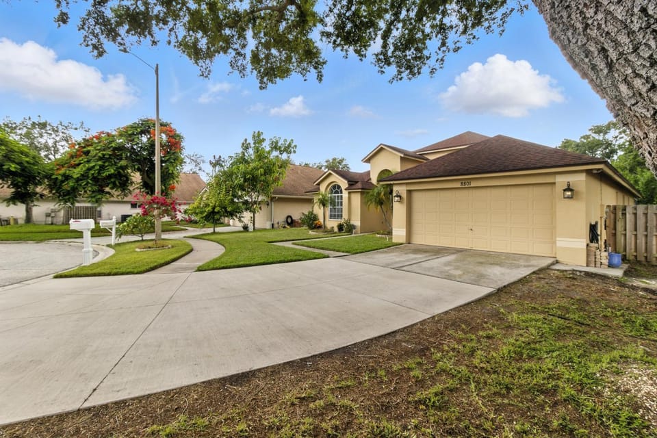 Traditional Home in Tampa House in Town N Country