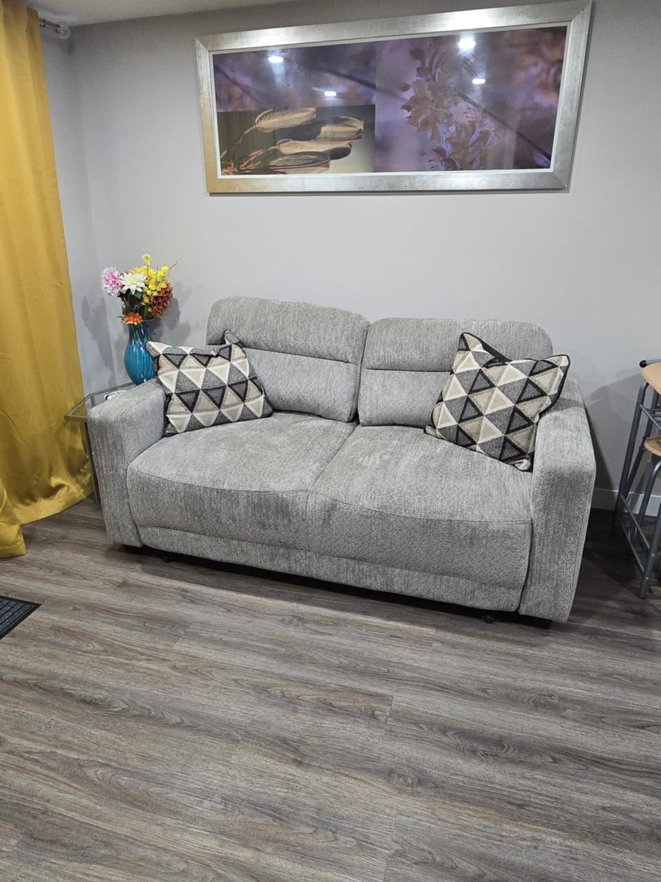 Spacious Basement Suite NW Calgary- 1bedroom, 1Sofabed 4 guest maximum Apartment in Calgary