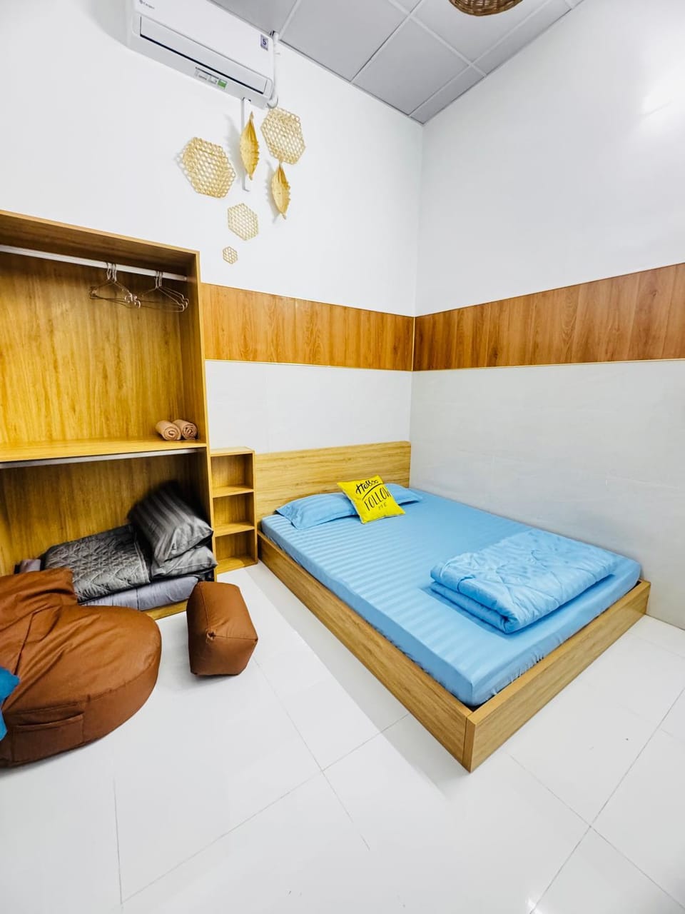 Bedroom, air conditioner