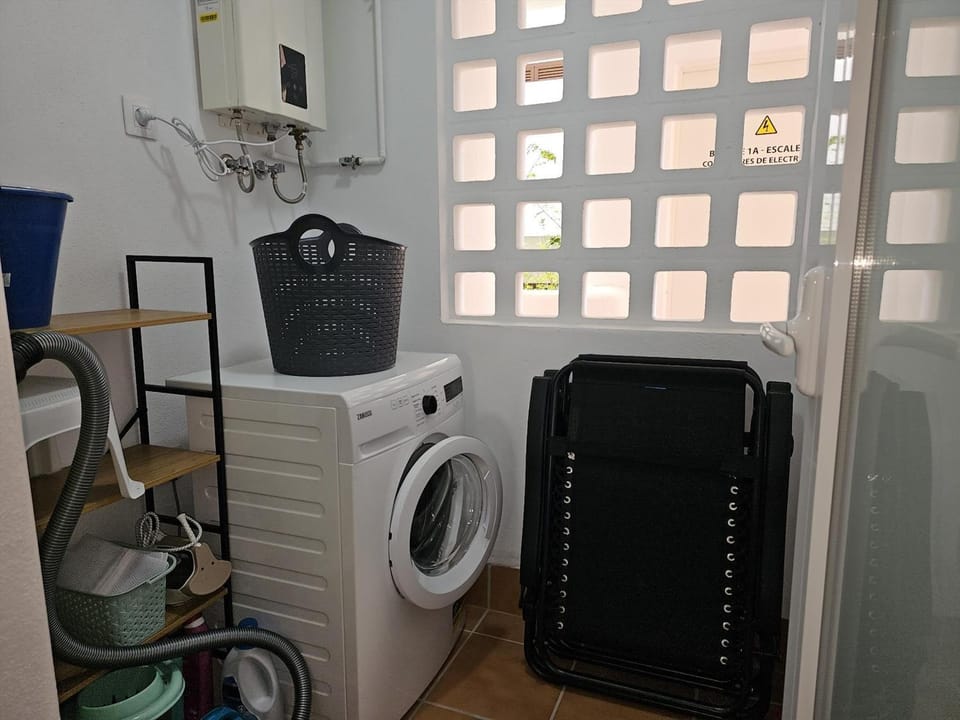 Apartamento encantador con piscina compartida a 500m de la playa - ES-376-16 Apartment in Andalusia