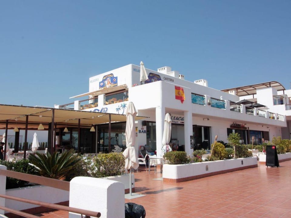 Apartamento moderno e íntimo con jardín a 500m de la playa - ES-376-4 Apartment in Andalusia