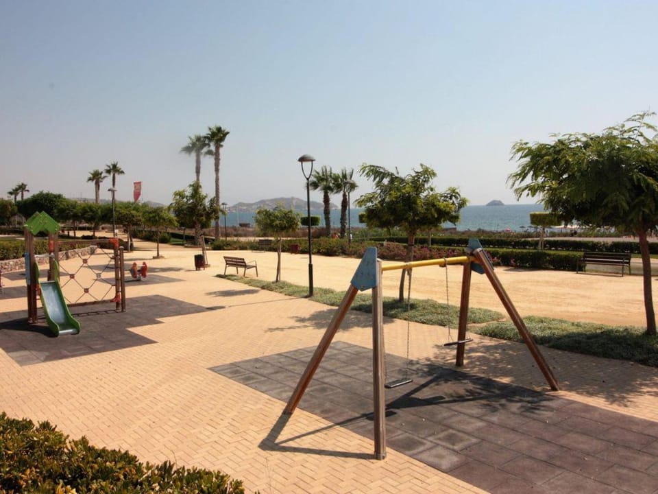 Apartamento moderno e íntimo con jardín a 500m de la playa - ES-376-4 Apartment in Andalusia