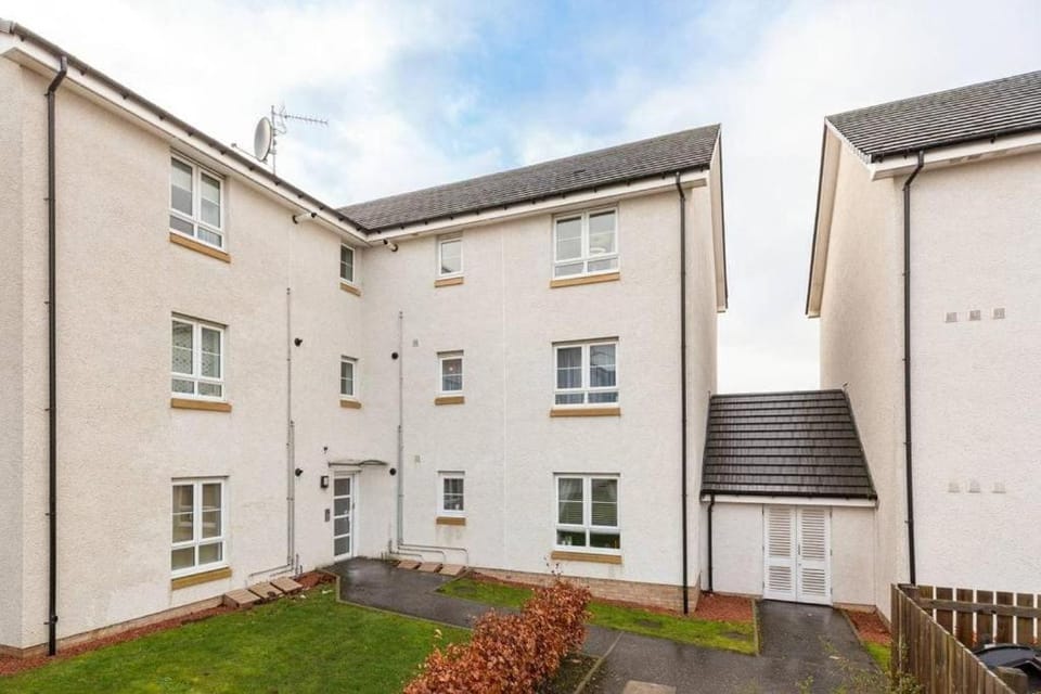 Newly Refurbished Large Apartment With Huge Garden Apartment in Edinburgh