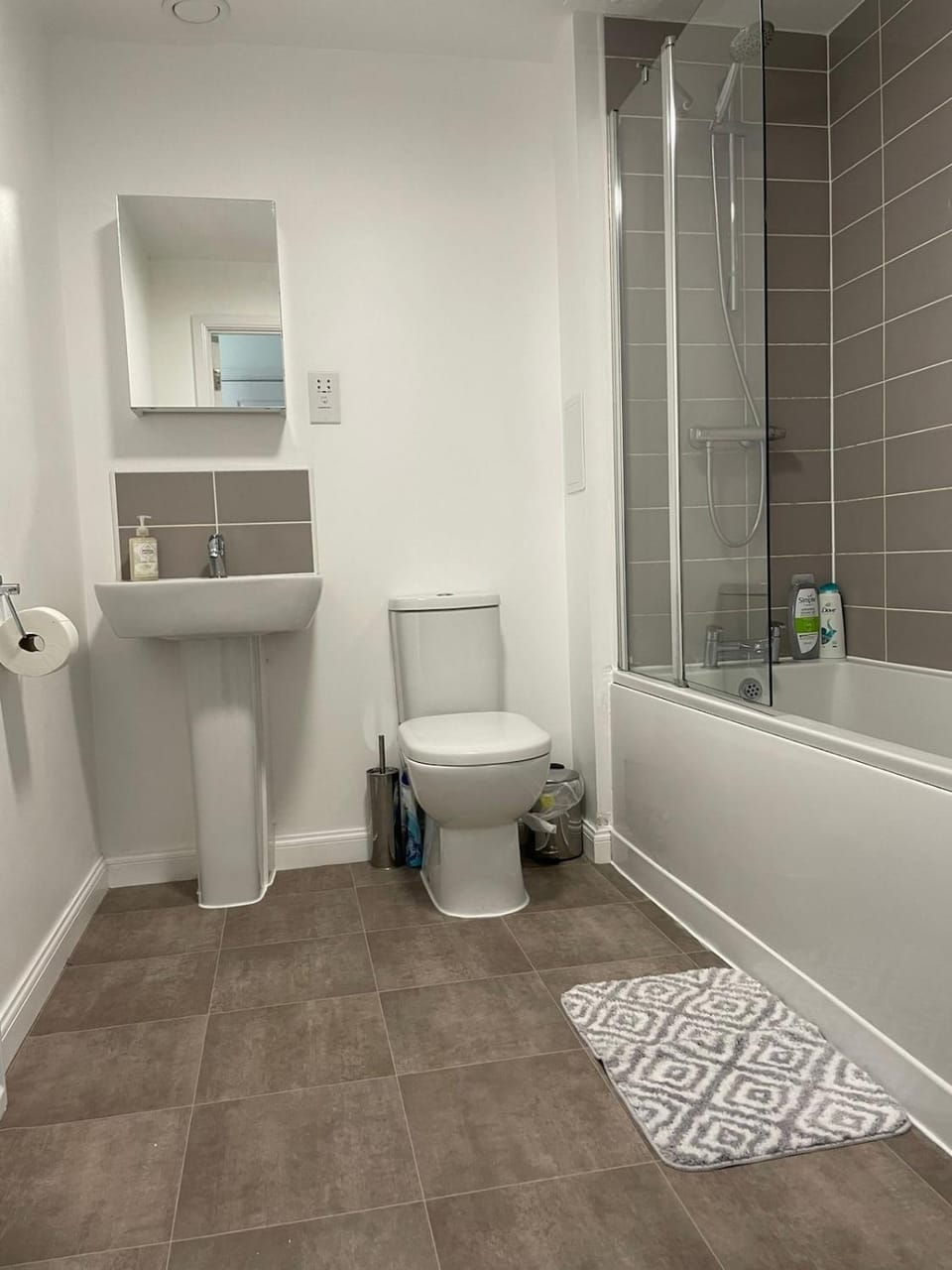 Newly Refurbished Large Apartment With Huge Garden Apartment in Edinburgh