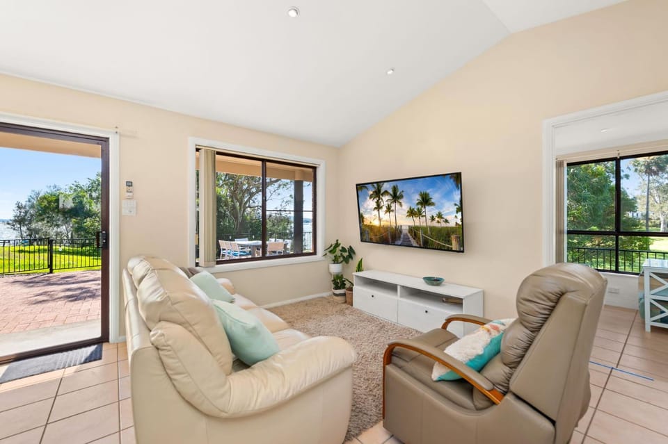 Bayview Cottage Waterfront Soldiers Point House in New South Wales