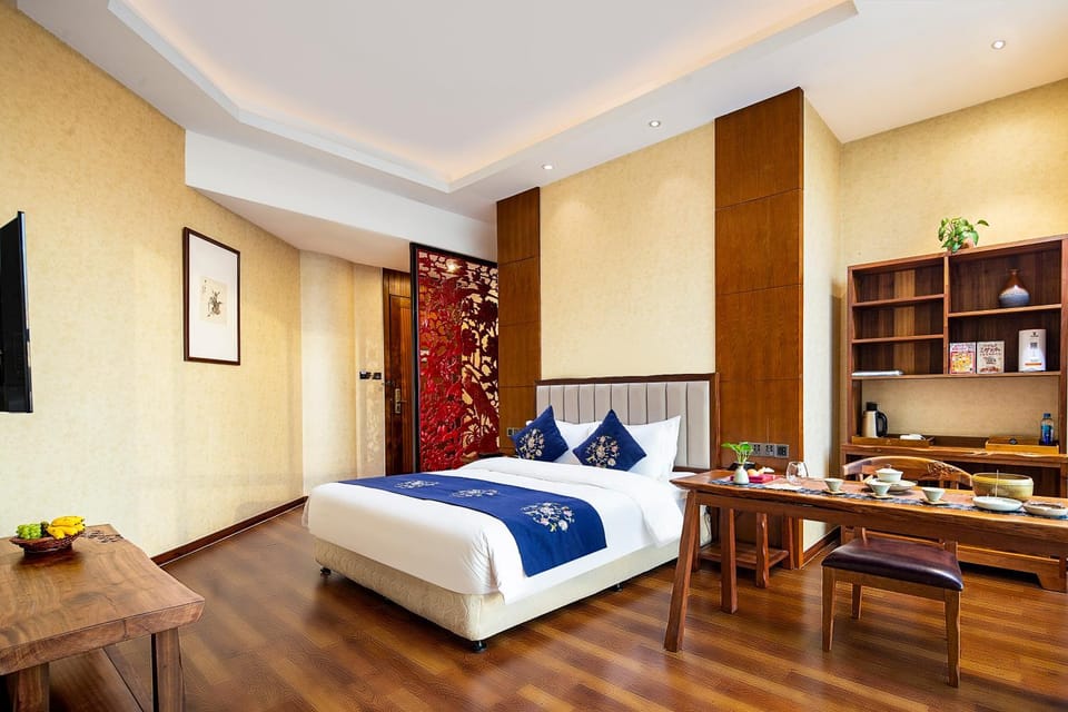Bed, Seating area, Bedroom, wardrobe