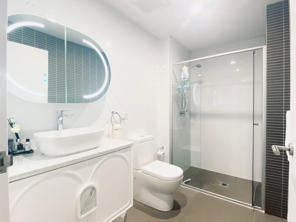 Shower, Toilet, Bathroom, Bath, hair dryier, towels