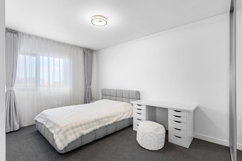 Bed, Photo of the whole room, Bedroom, internet