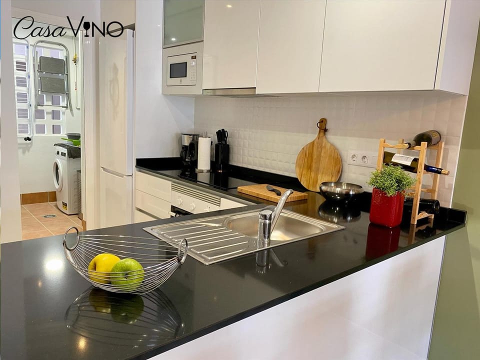 Apartamento moderno cerca de la playa, aire acondicionado, 2 dormitorios, jardín común - ES-376-18 Apartment in Andalusia