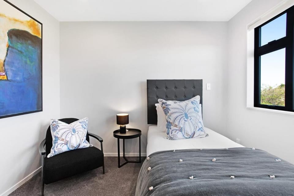 Fantastic Favona Style and Luxury 3 BR and 2 Bath House in Auckland