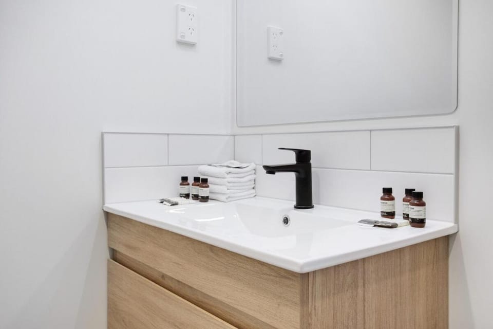 Fantastic Favona Style and Luxury 3 BR and 2 Bath House in Auckland