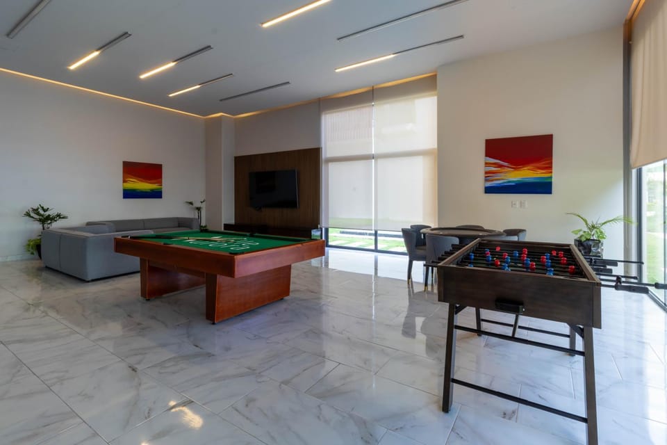 Billiard, Game Room