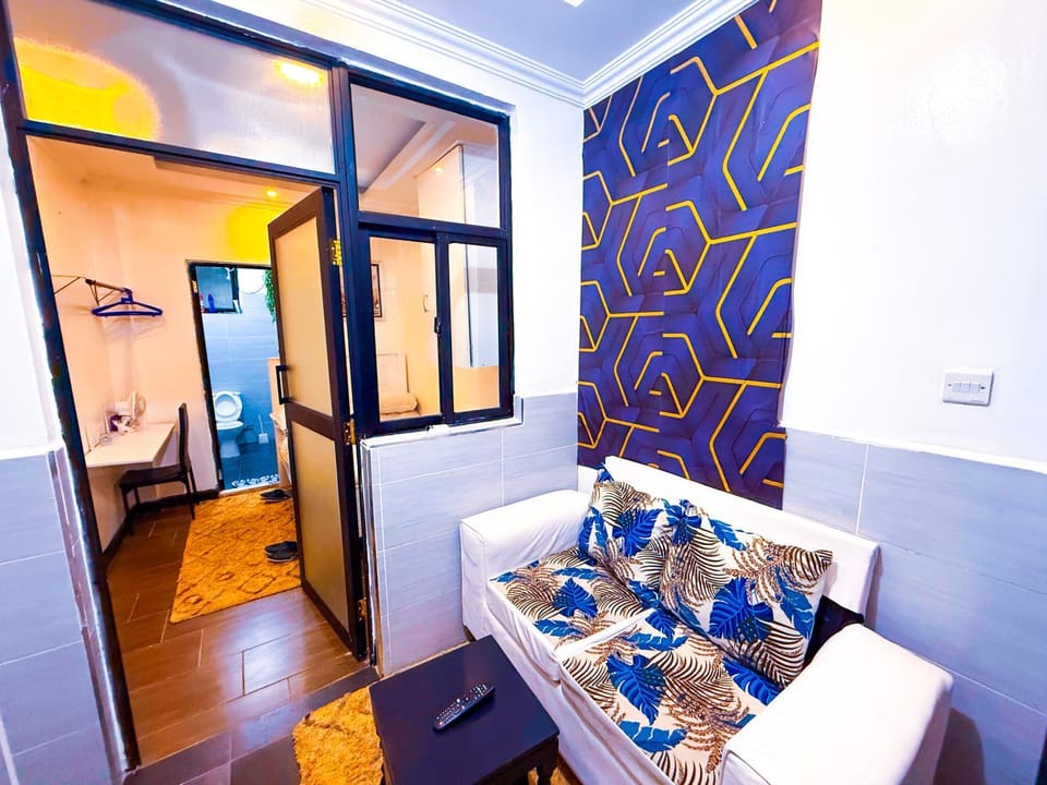 Bed, Living room, Photo of the whole room, Seating area, Bedroom