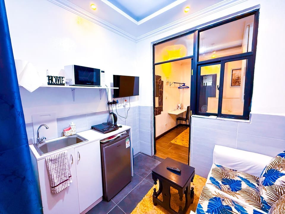 Communal lounge/ TV room, Bed, TV and multimedia, Kitchen or kitchenette, Living room, Photo of the whole room, Seating area, Dining area, Evening entertainment, Bedroom, minibar, oven, pet friendly
