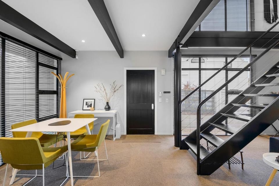 Townhouse In The City With Parking and Courtyard House in Christchurch