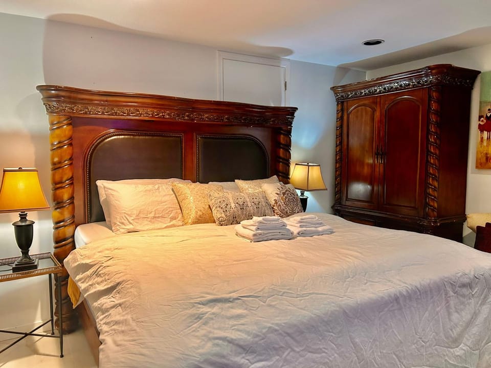 Bed, Photo of the whole room, Bedroom, wardrobe