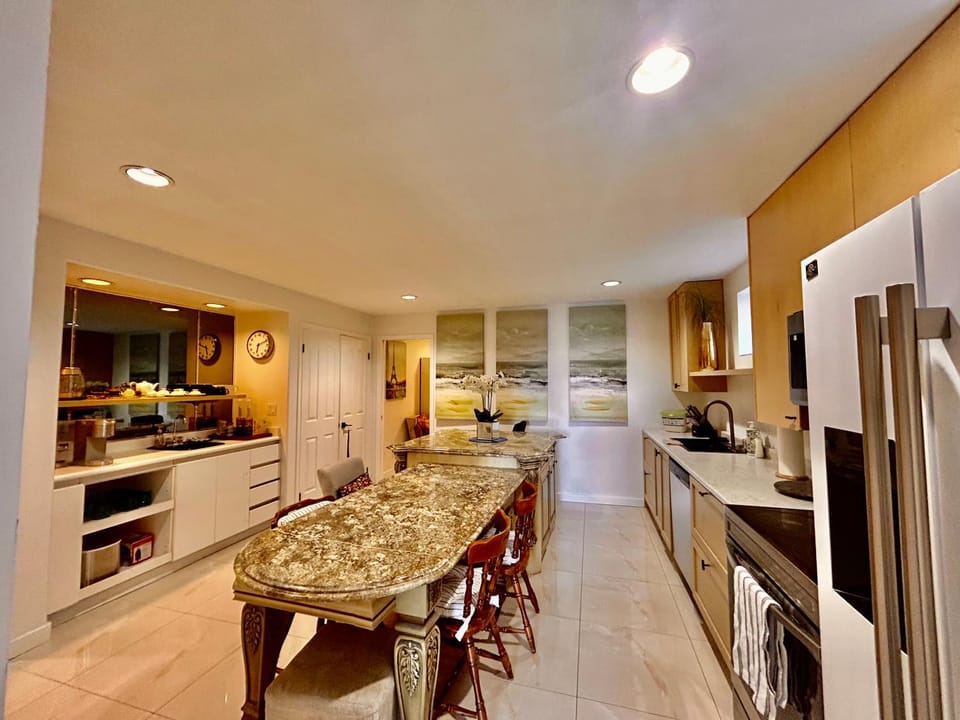 Kitchen or kitchenette, Dining area, dishwasher, minibar, oven, pet friendly, stove, toaster