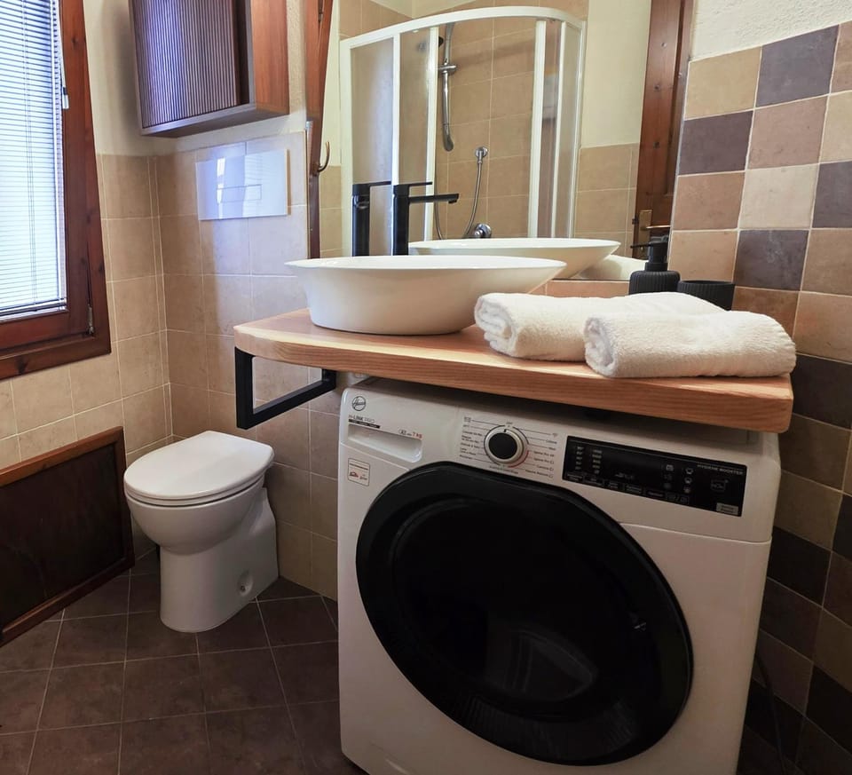 Bathroom, washing machine