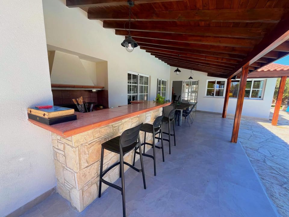 Restaurant/places to eat, BBQ facilities, BBQ facilities, Lounge or bar, Swimming pool, minibar