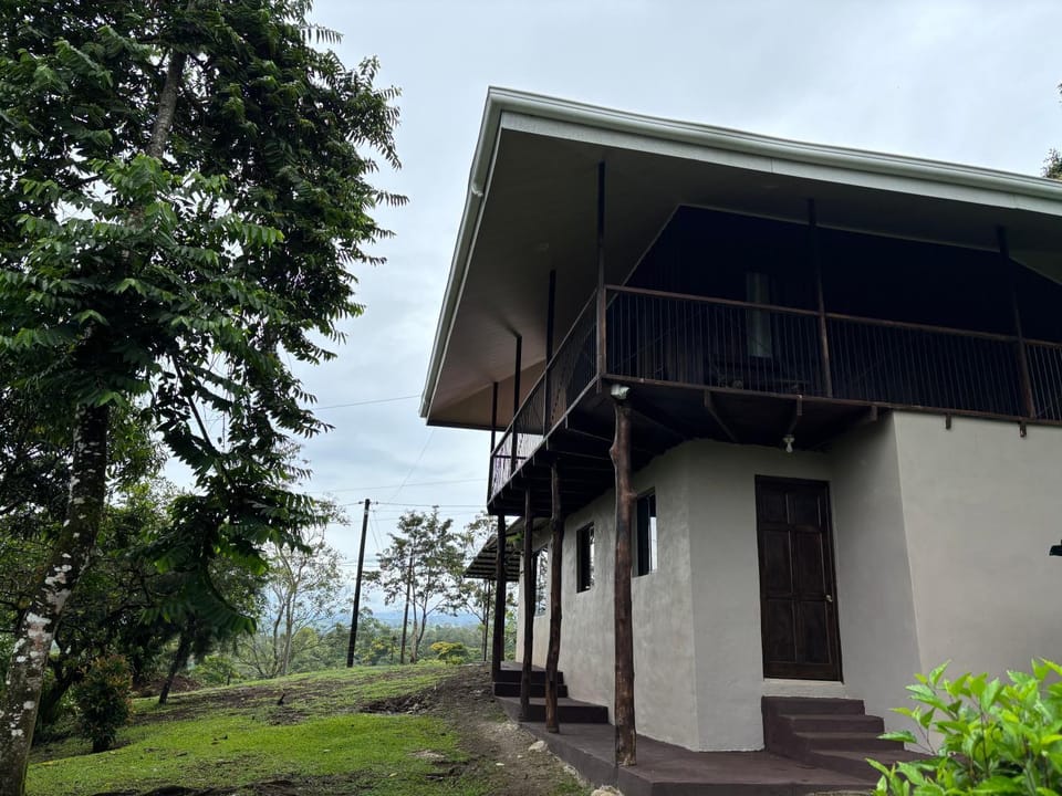 Rancho and Modern Rustic House with a Valley View Apartment in Alajuela Province